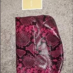 MICHAEL KORS MAGNETIC CLUTCH - LARGE. BRAND NEW